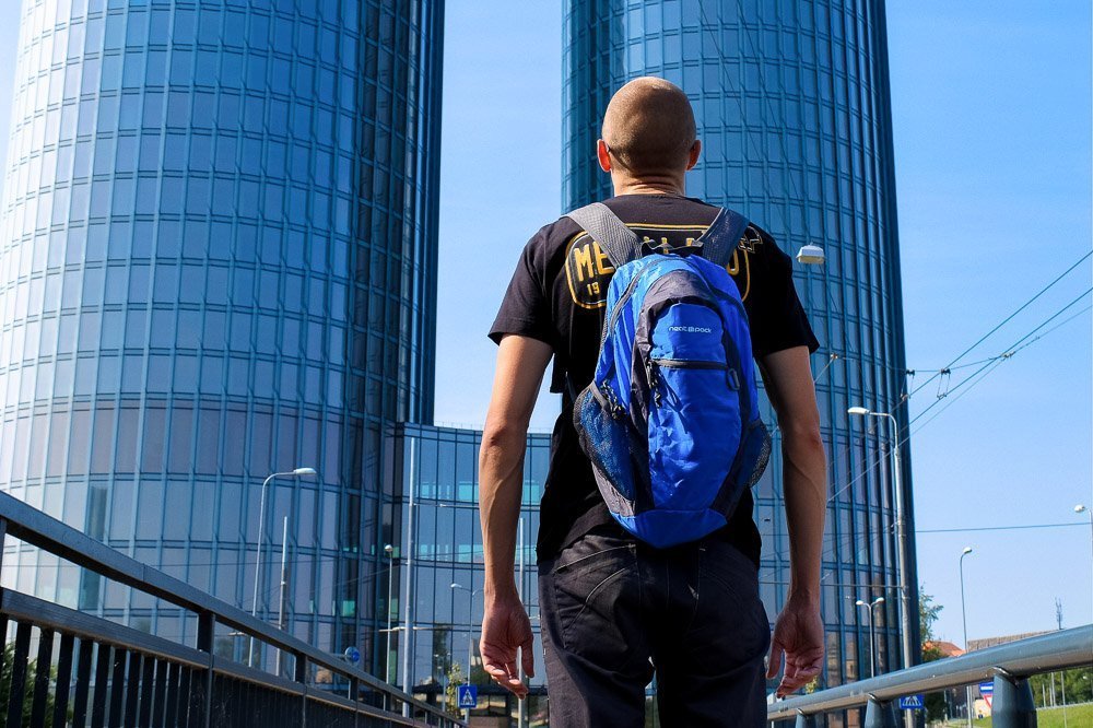 Kaspars wearing NeatPack Foldable Daypack