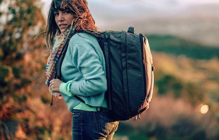 Vivianne Marie rocking her expanded large Knack Pack for a hike