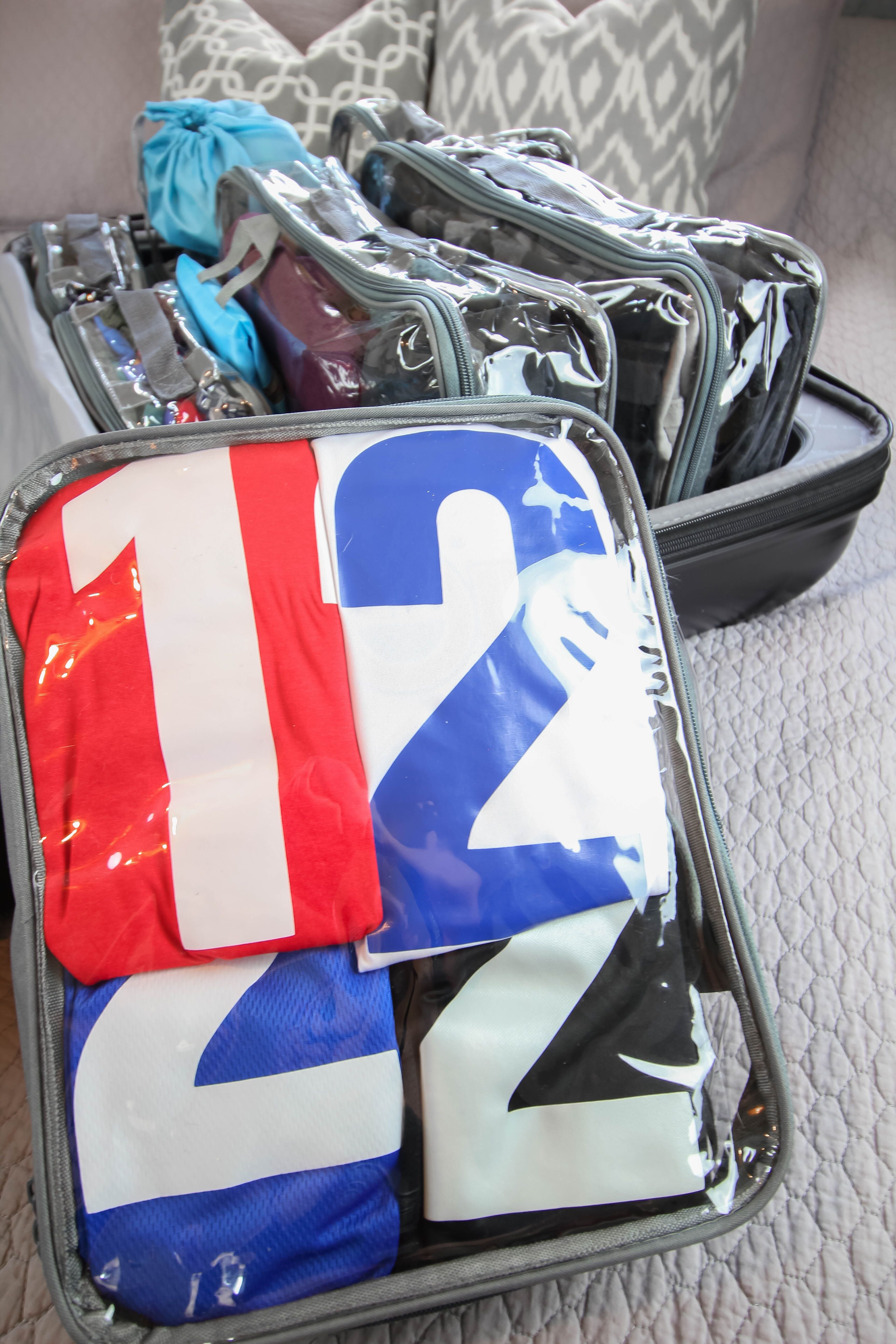 Organize suitcase with packing cubes tip