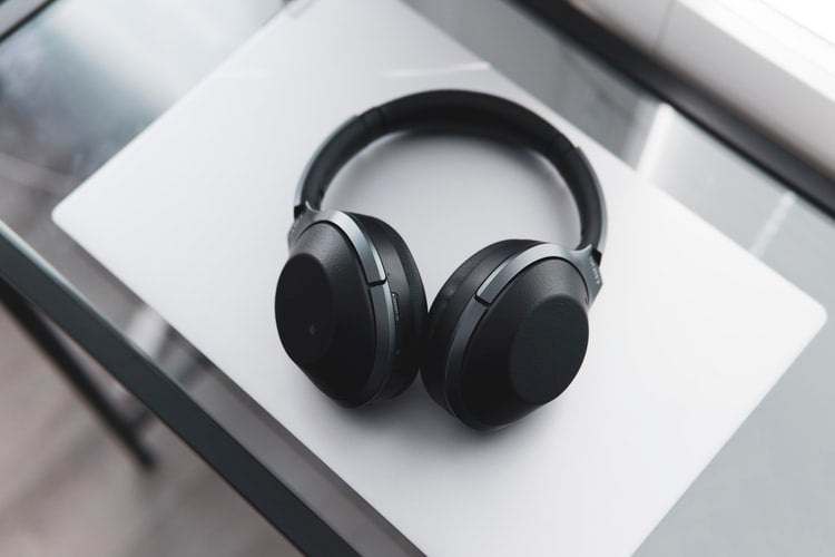 Noise-cancelling headphones for travel