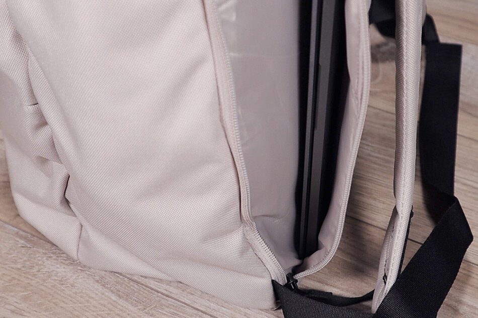 Everlane ReNew Transit backpack - laptop compartment fit