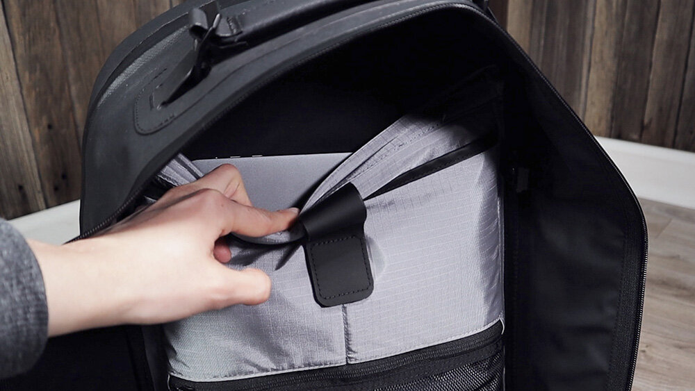 Cannot access laptop from inside main compartment and must use separate laptop zipper.