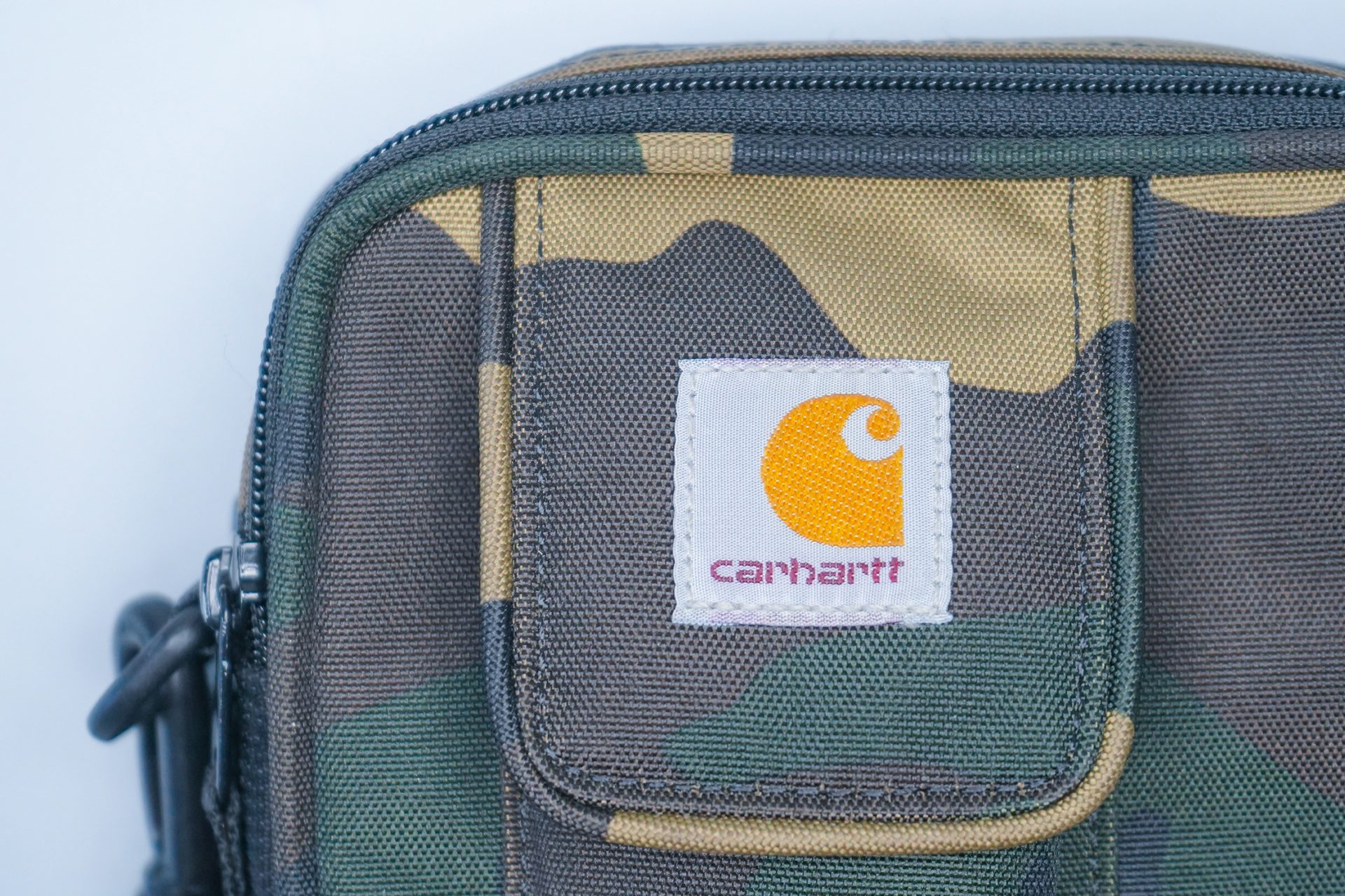 Carhartt WIP Essentials Bag logo