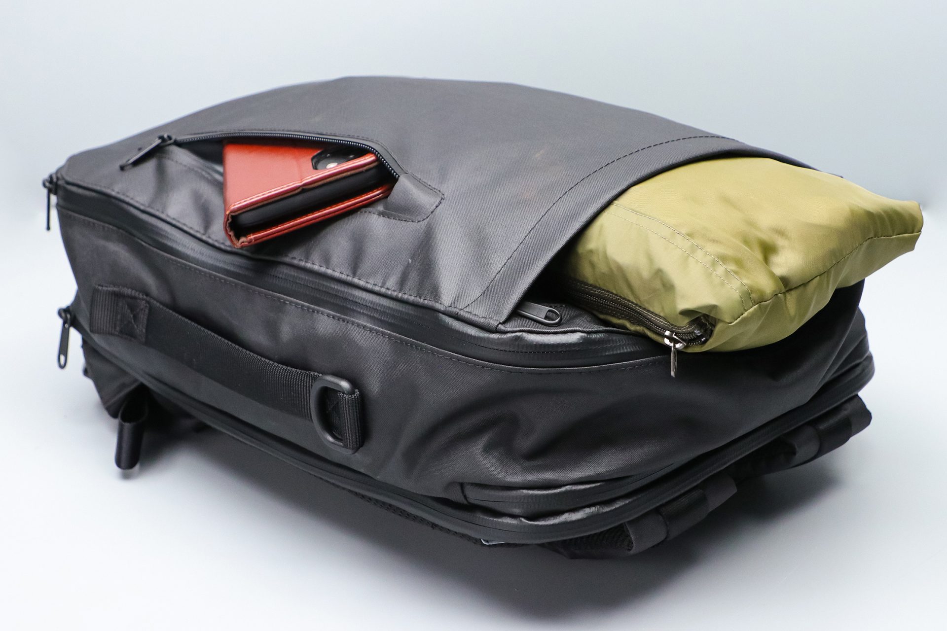 Gravel Backpack Travel System 11L Font and Top Pocket