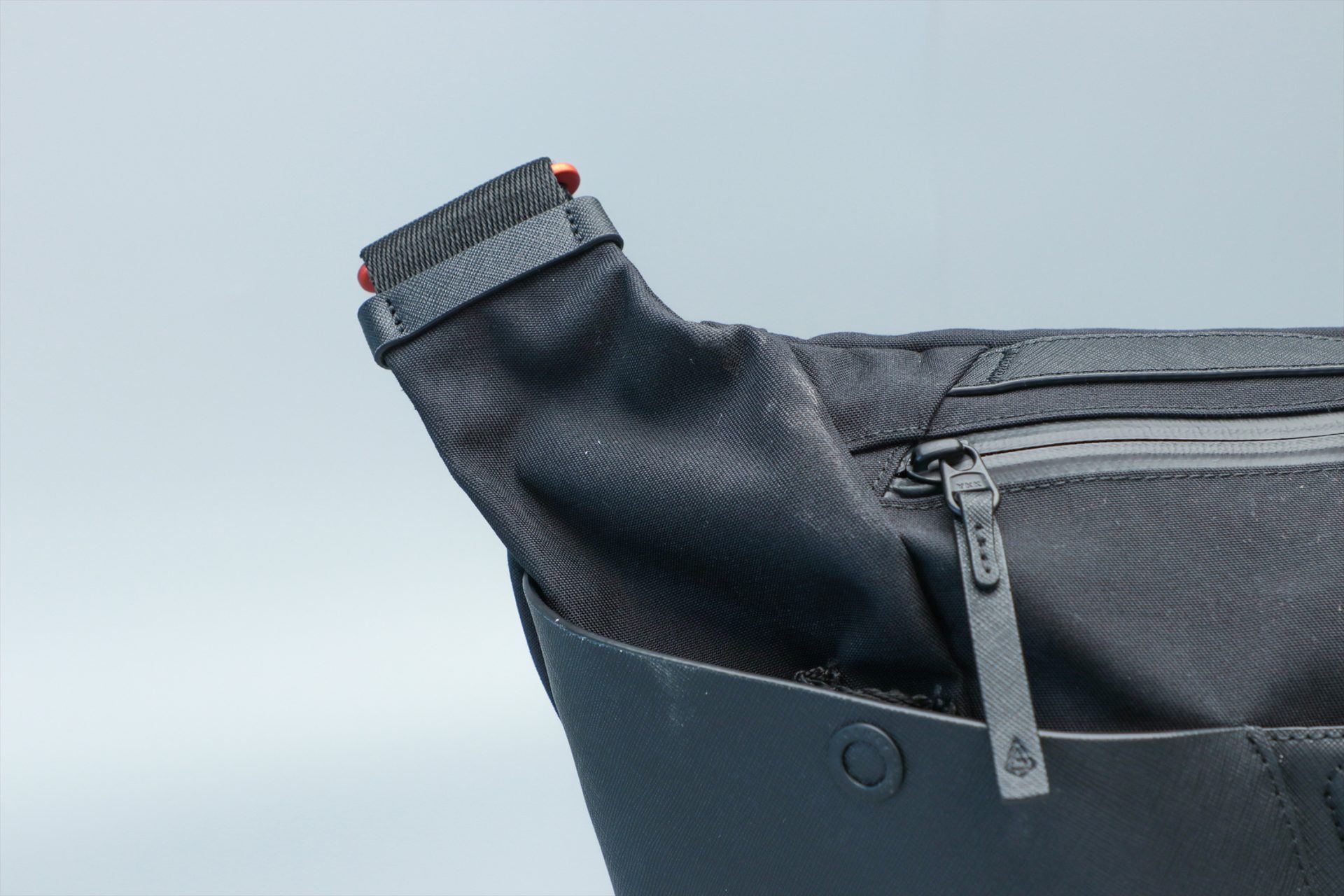 Agency Aspect Hybrid Messenger Bag Zipper Closeup
