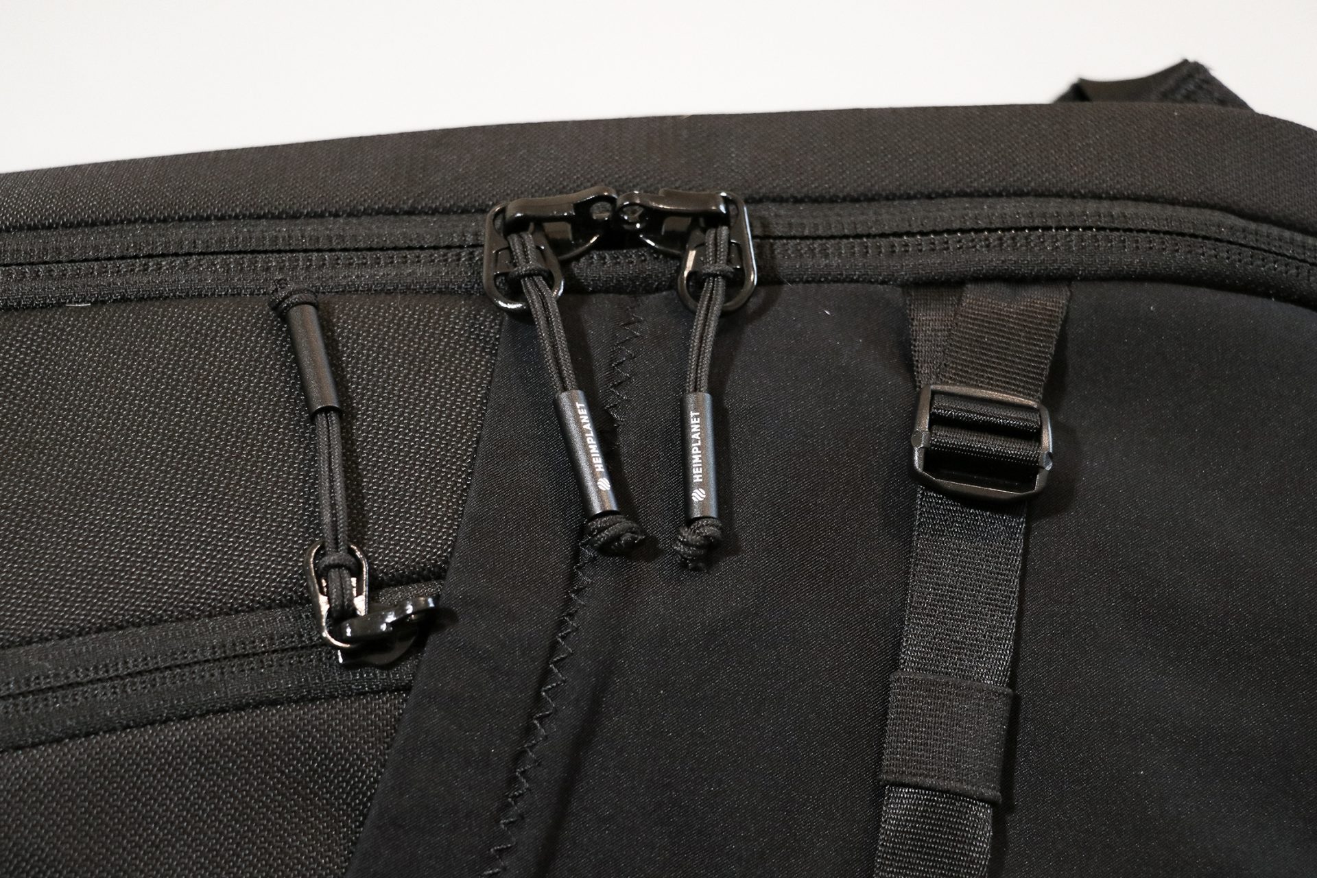 Heimplanet Travel Pack 28L (V2) Zippers and Hardware