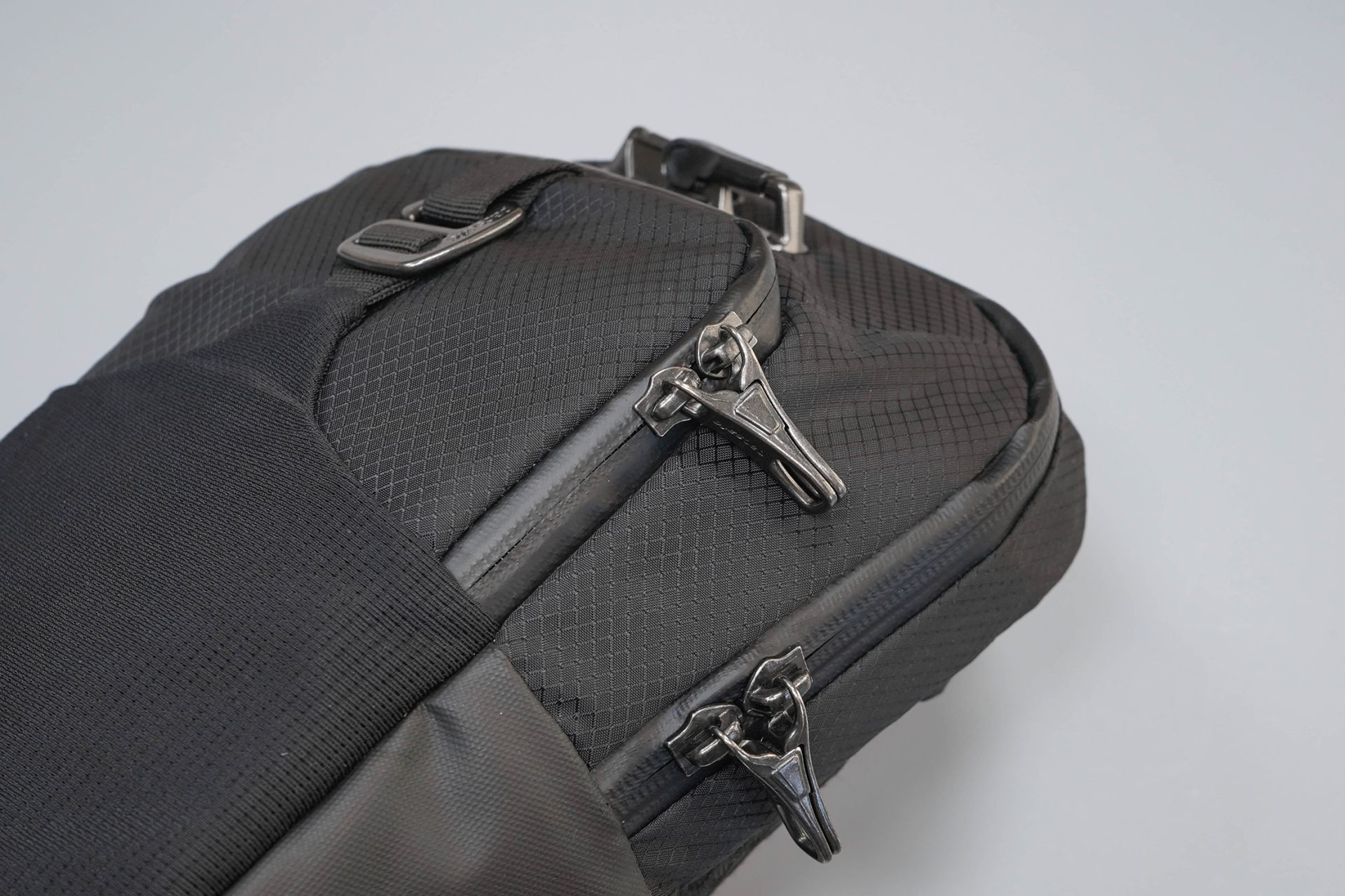 Pacsafe Venturesafe X Anti-Theft Sling Pack Zippers