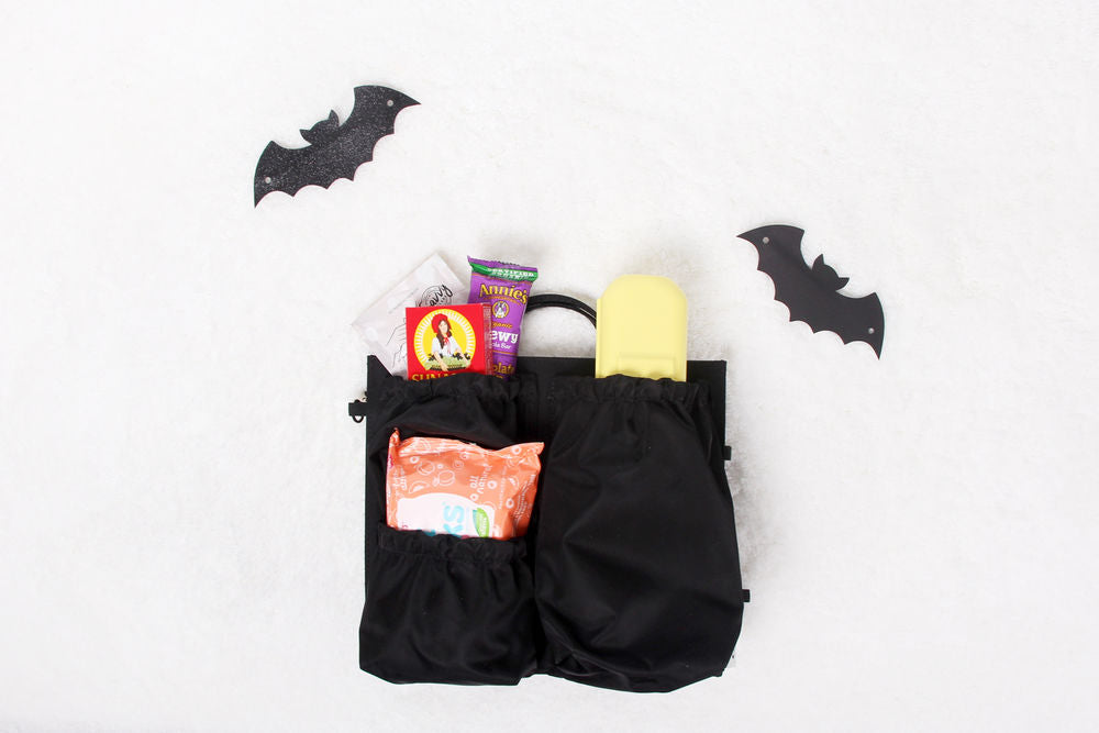 <img src="//cdn.shopify.com/s/files/1/0663/5893/files/large-img_4348_1_grande.jpg?v=1506747305" alt="trick or treating, totesavvy, what to pack for trick or treating, halloween" />