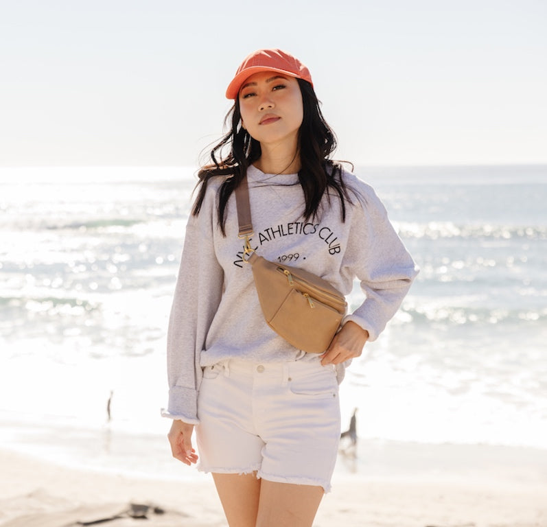 woman wearing a Junyuan Bags
 fanny pack at the beach