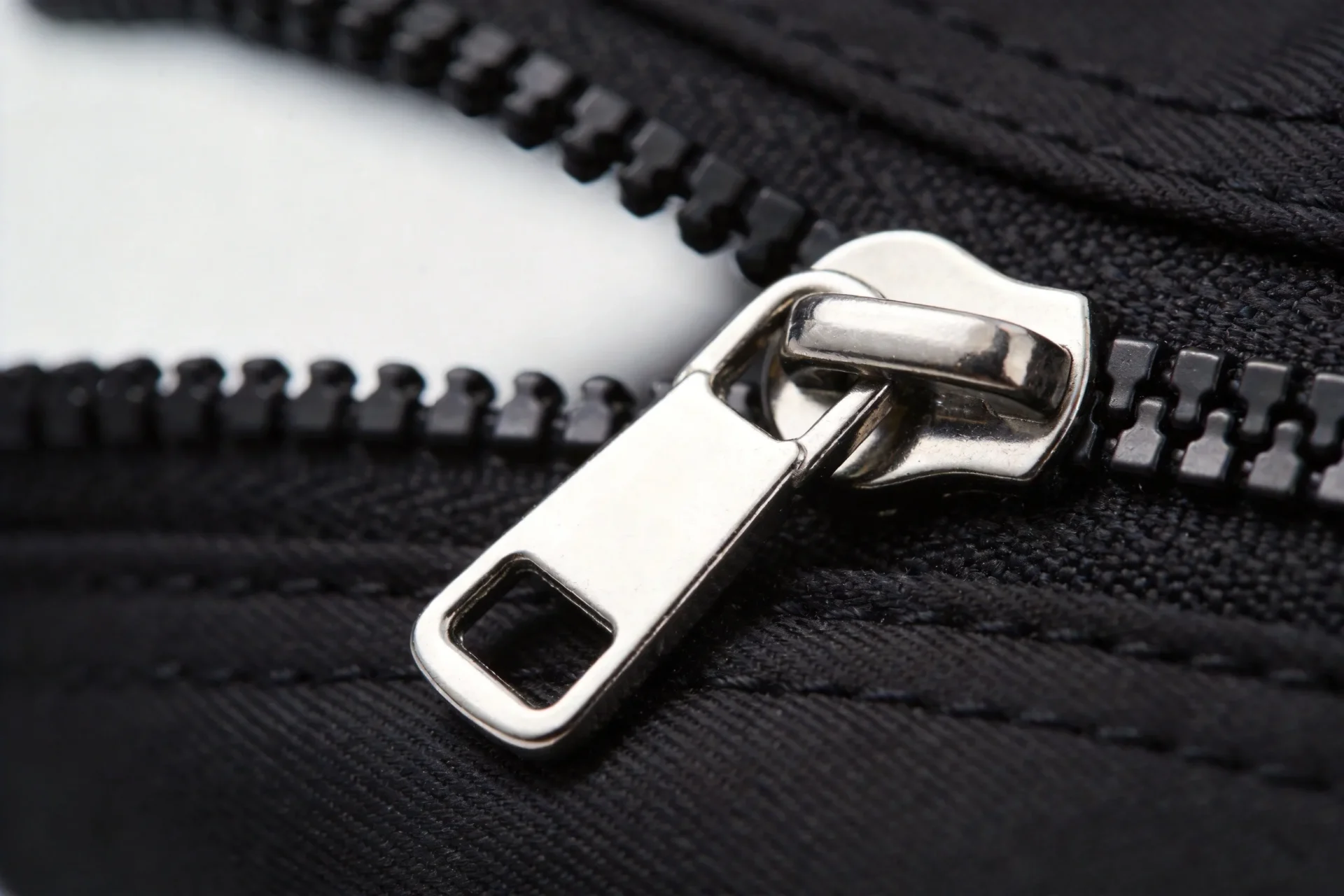 custom backpack zipper and hardware quality detail from bag factory