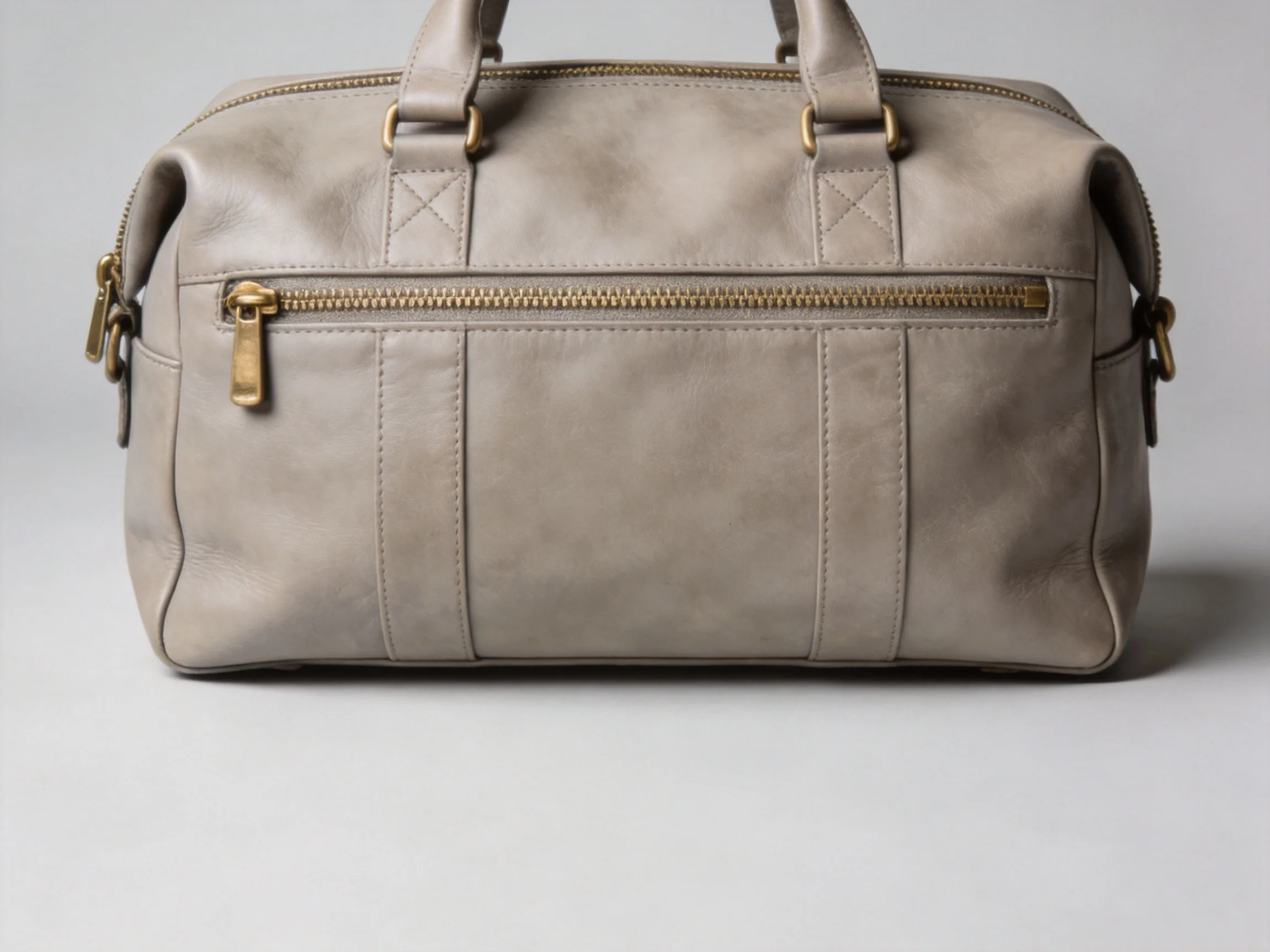 custom leather weekender bag with brass hardware from a weekender bag OEM