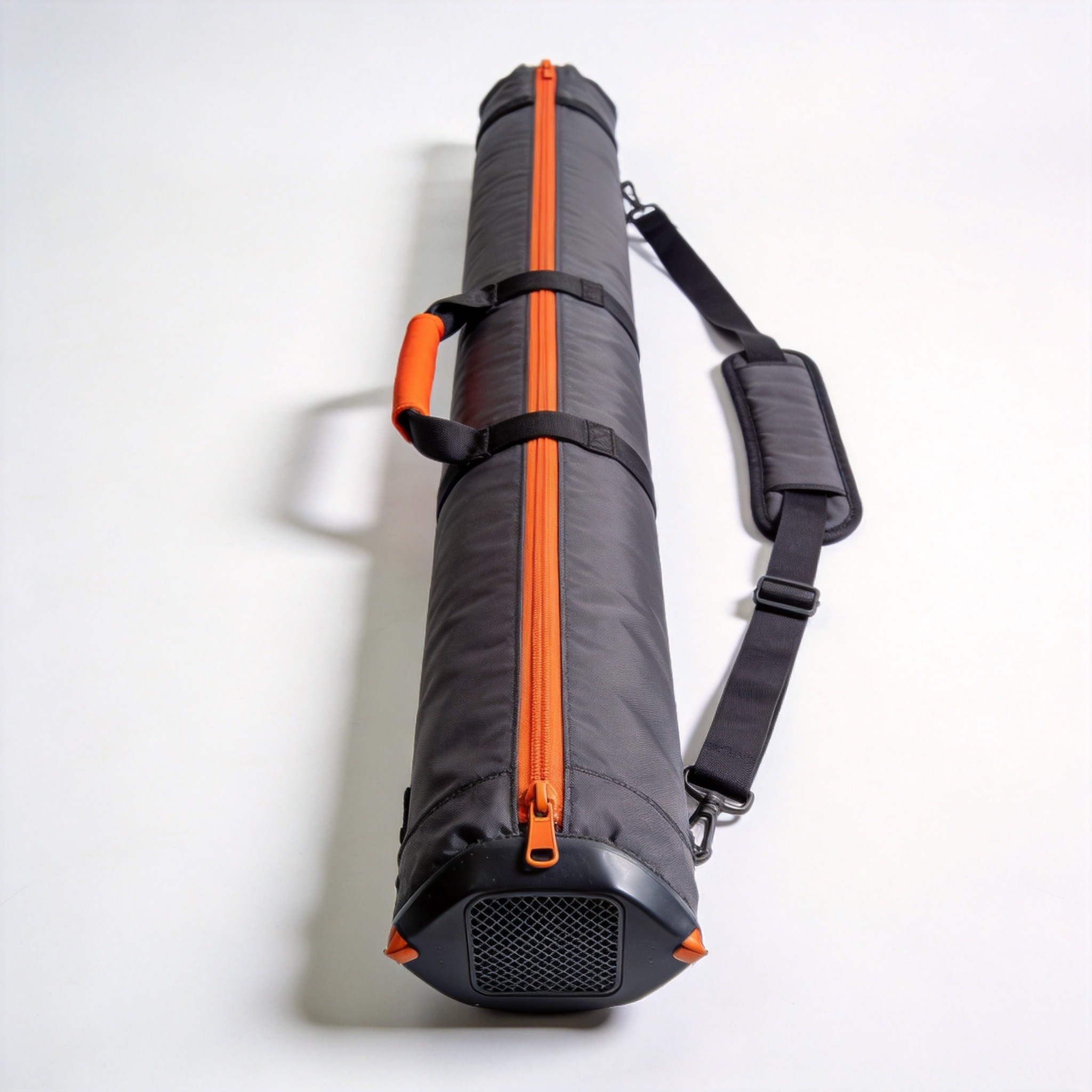 Long fin bag with reinforced 95 cm sleeve and blade-tip pad