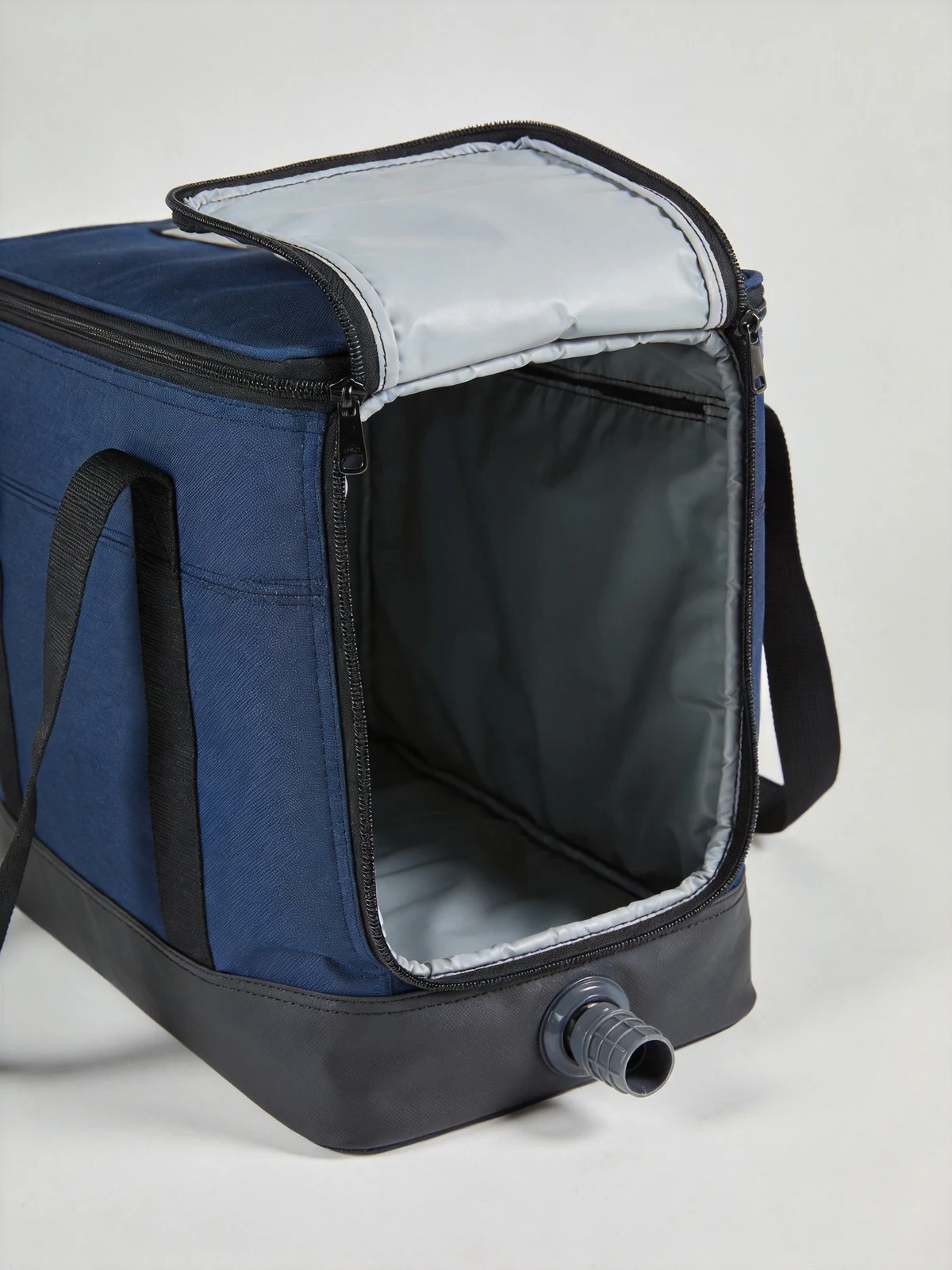 fish kill bag threaded drain valve and insulated interior detail